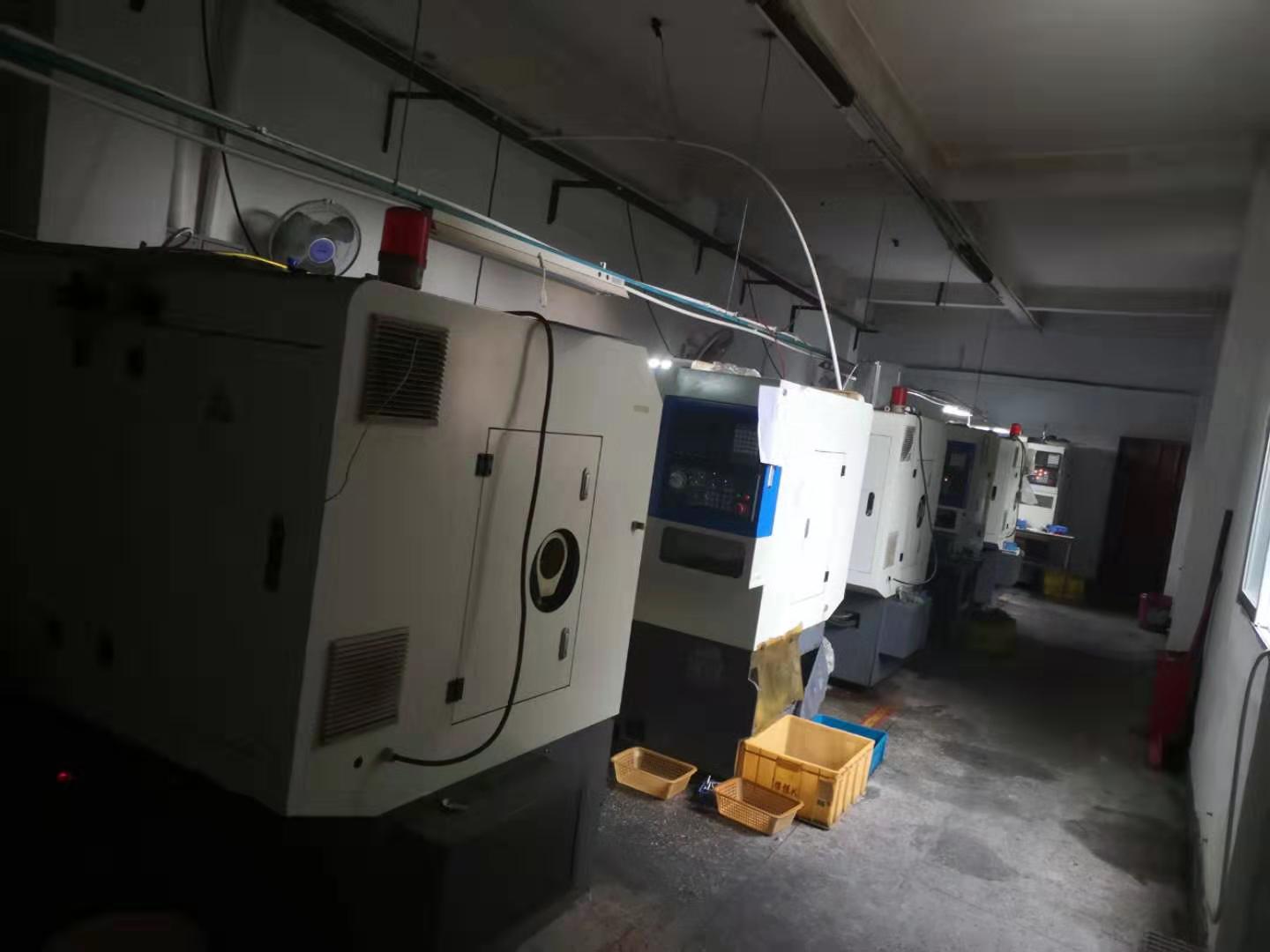 現(xiàn)在機(jī)器擺在一樓，總的有六~七臺(tái)機(jī)，六臺(tái)機(jī)是中山凱恩利機(jī)械的。其中36機(jī)5臺(tái)，46機(jī)1臺(tái)